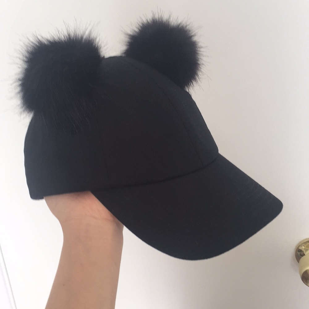 NWT Forever 21 pom pom hat